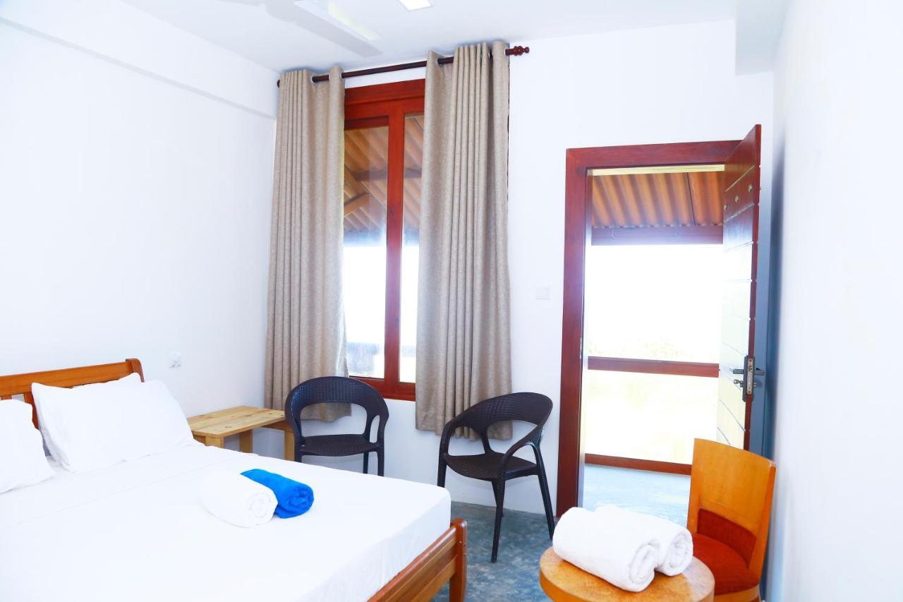 Hi Win Hotel Chilaw Buitenkant foto