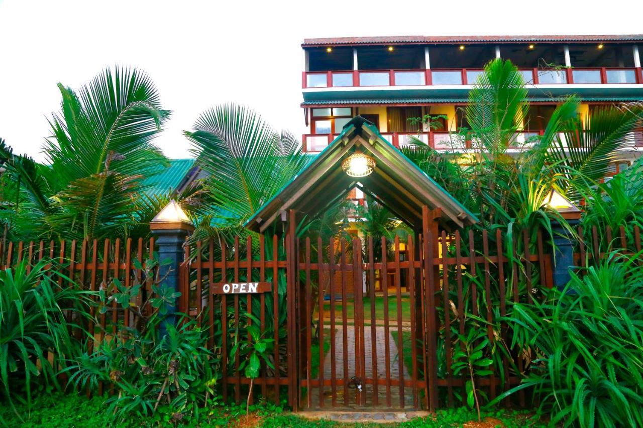 Hi Win Hotel Chilaw Buitenkant foto