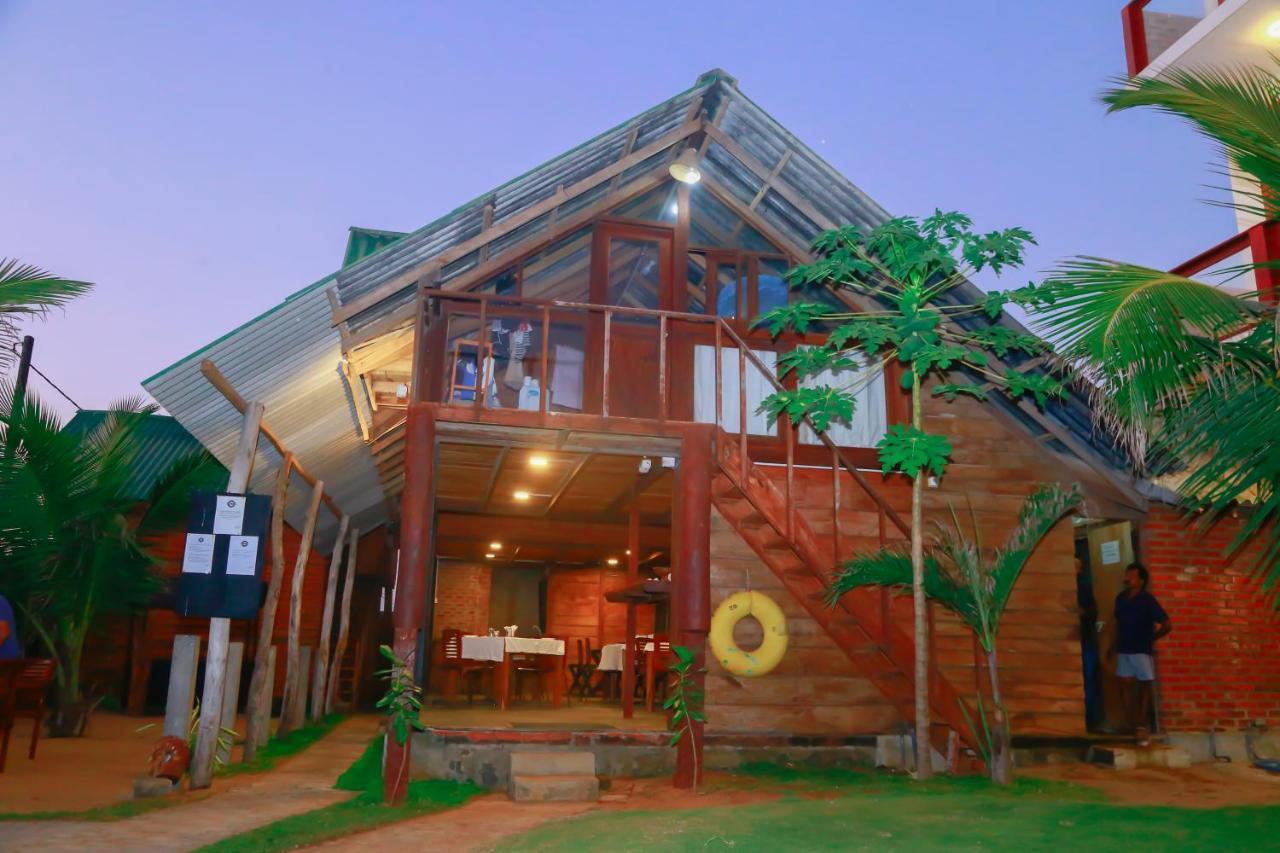 Hi Win Hotel Chilaw Buitenkant foto