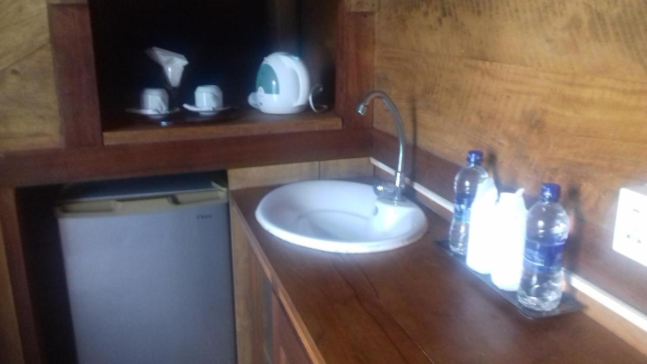 Hi Win Hotel Chilaw Buitenkant foto
