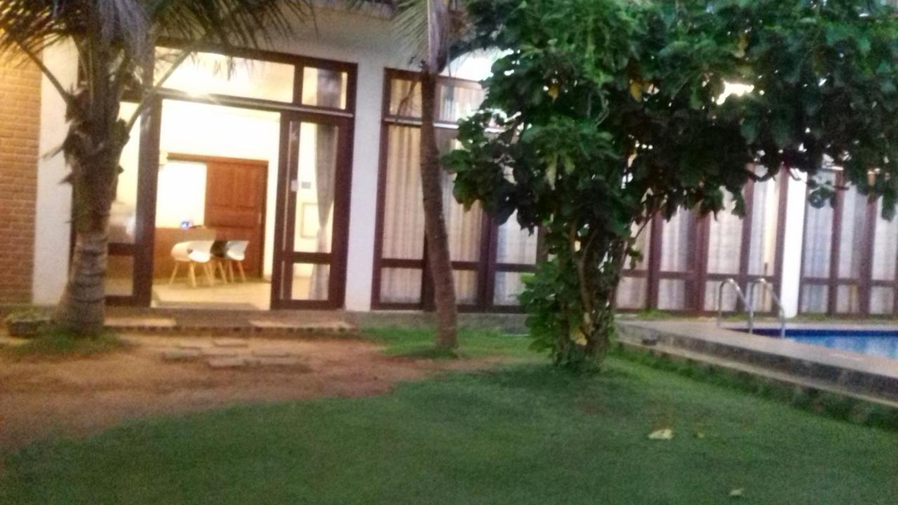 Hi Win Hotel Chilaw Buitenkant foto