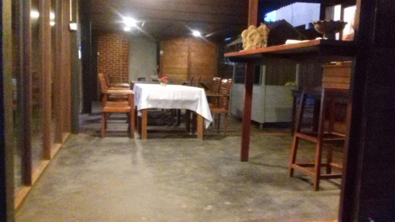 Hi Win Hotel Chilaw Buitenkant foto