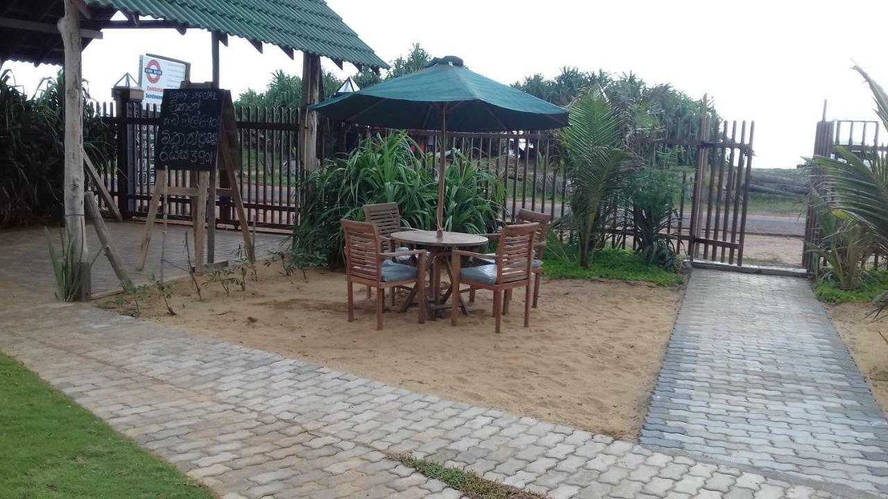 Hi Win Hotel Chilaw Buitenkant foto